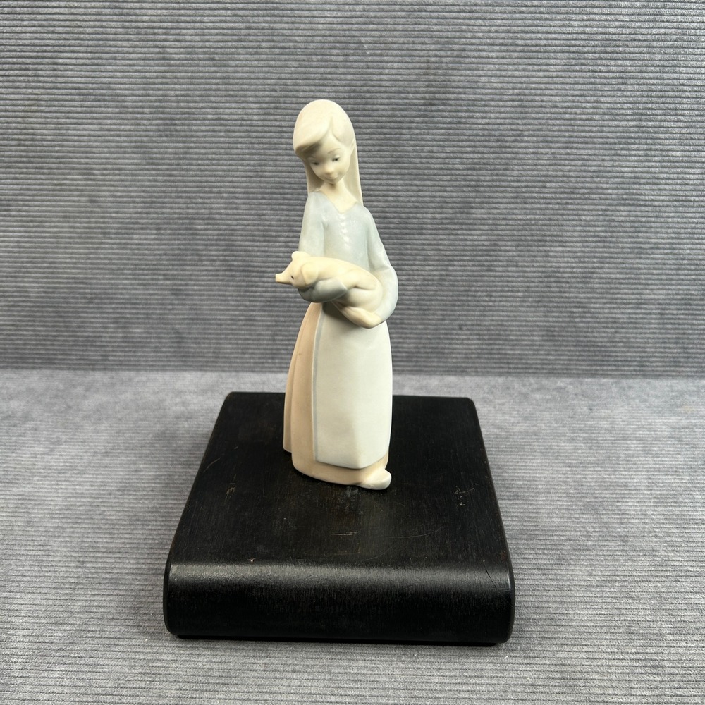 Lladro Girl With Pig Porcelain Figurine Blue Cream Matte Finish Spain 1011011
